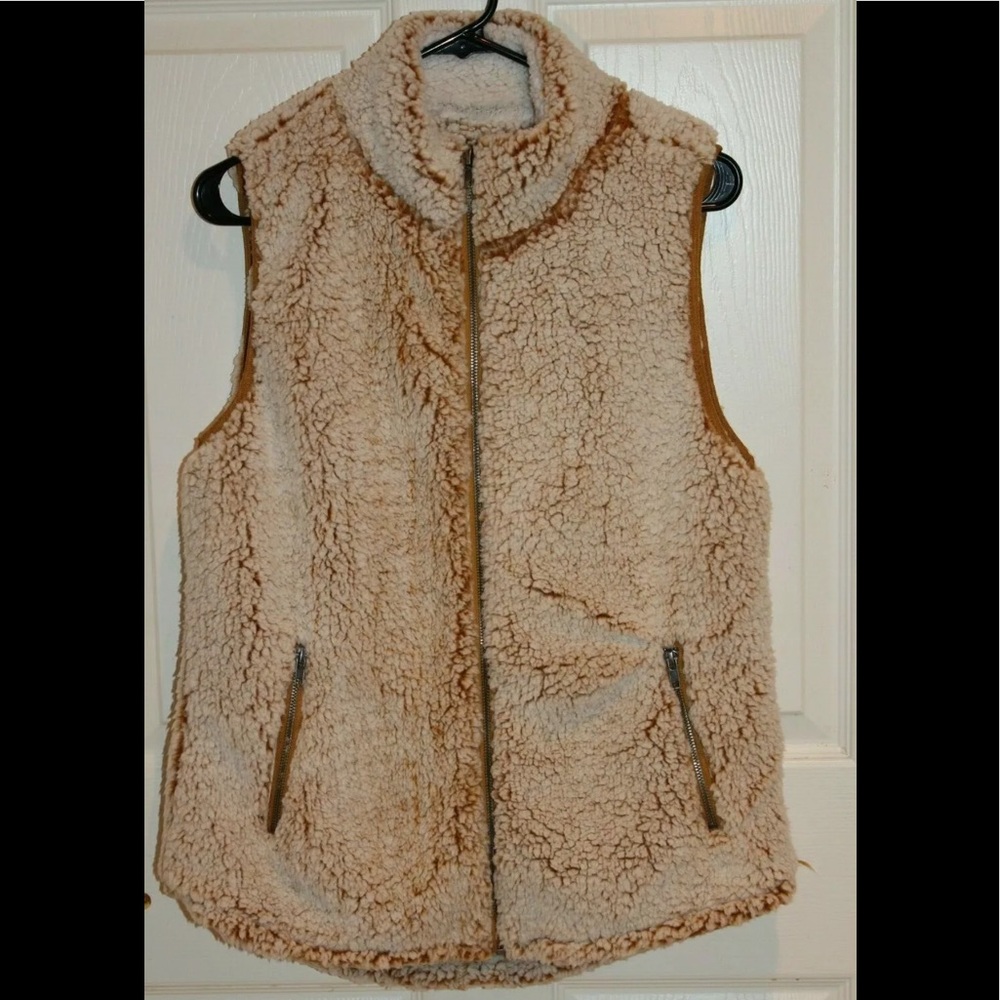 Love tree beige faux Sherpa zip sleeveless vest